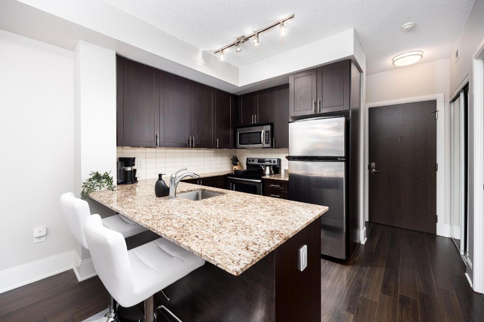 Dwtn Condo Near Cn Tower! W/ Free Parking Торонто Экстерьер фото