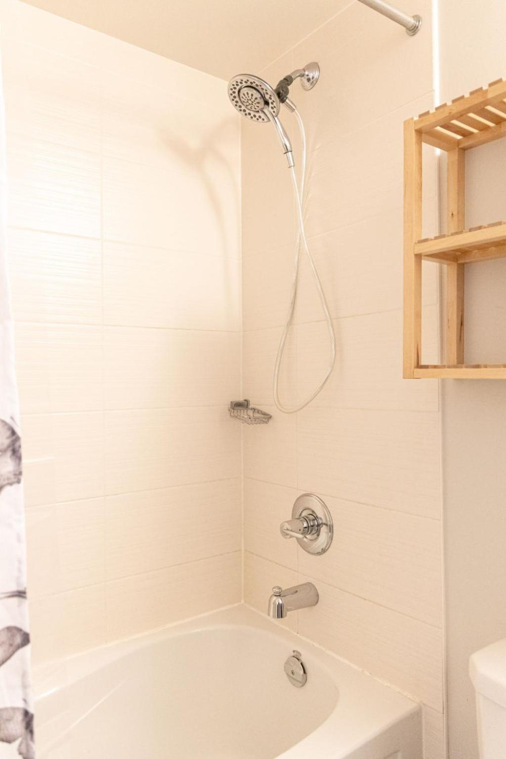 Dwtn Condo Near Cn Tower! W/ Free Parking Торонто Экстерьер фото