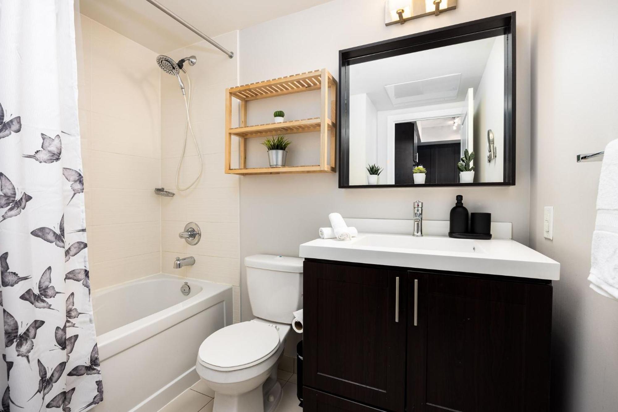 Dwtn Condo Near Cn Tower! W/ Free Parking Торонто Экстерьер фото