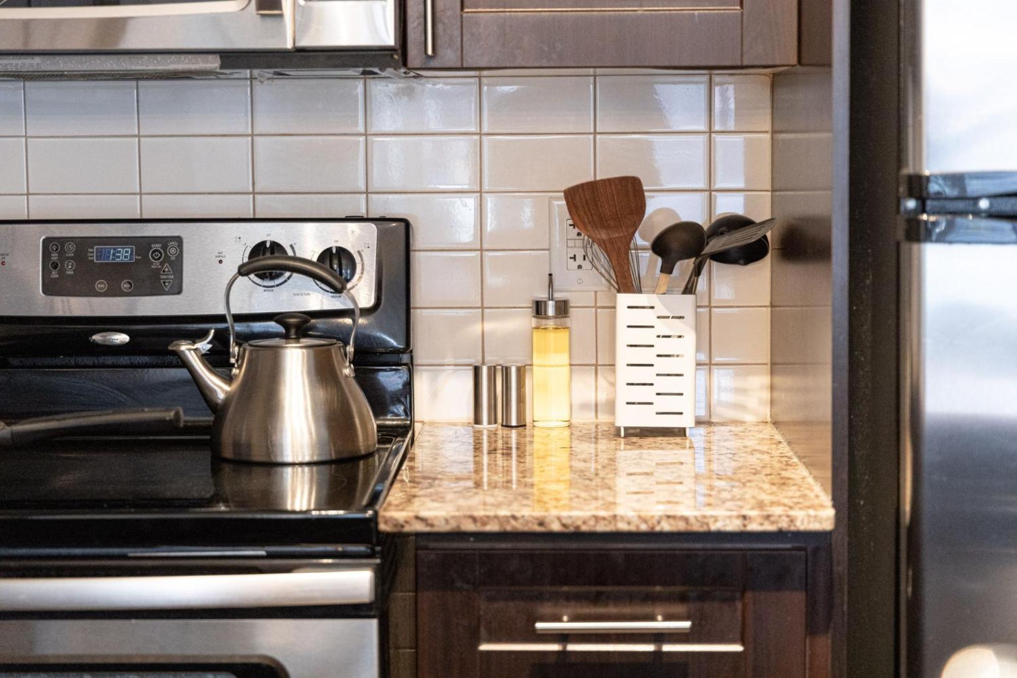 Dwtn Condo Near Cn Tower! W/ Free Parking Торонто Экстерьер фото